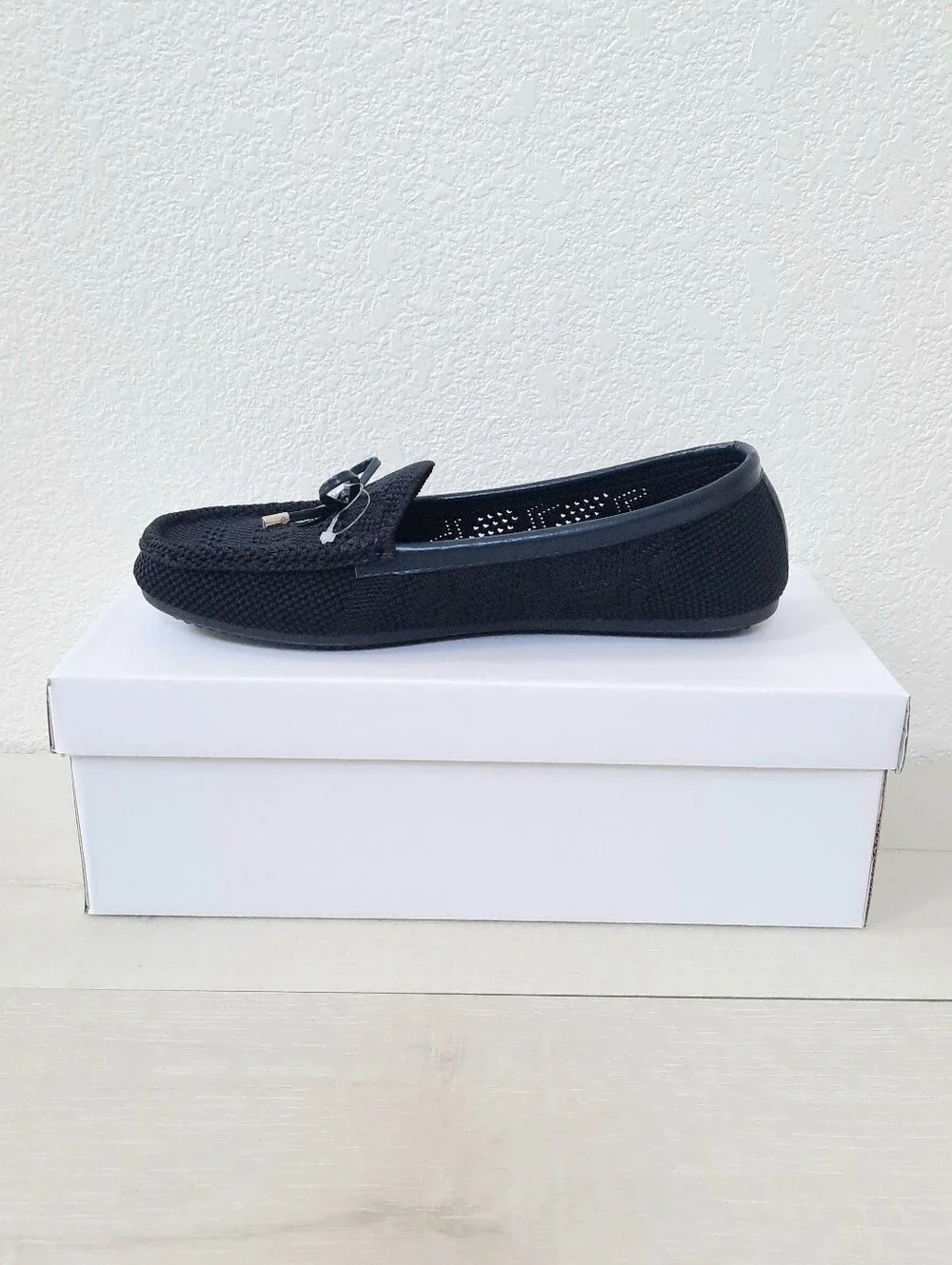 New! Tahari Flats Loafers Shoes